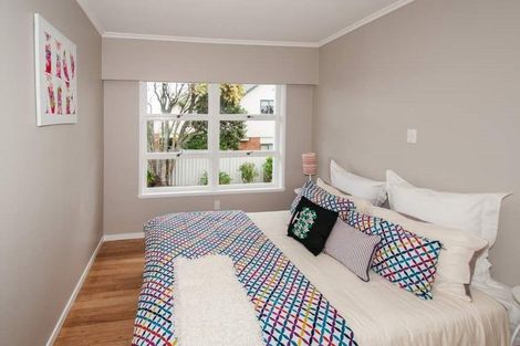 Photo of property in 3/166 East Coast Road, Forrest Hill, Auckland, 0620