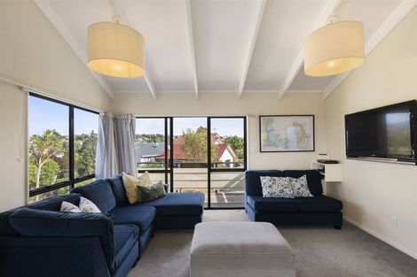 Photo of property in 2/3 Ceramco Place, Torbay, Auckland, 0630