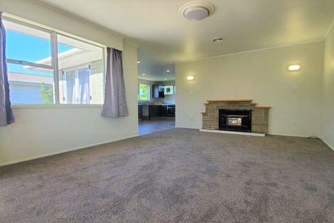 Photo of property in 9 Marybeth Place, Rosehill, Papakura, 2113