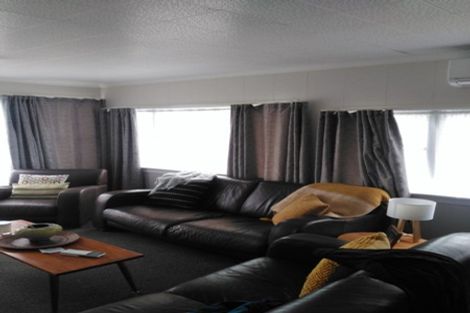 Photo of property in 1/12 Holiday Road, Stanmore Bay, Whangaparaoa, 0932