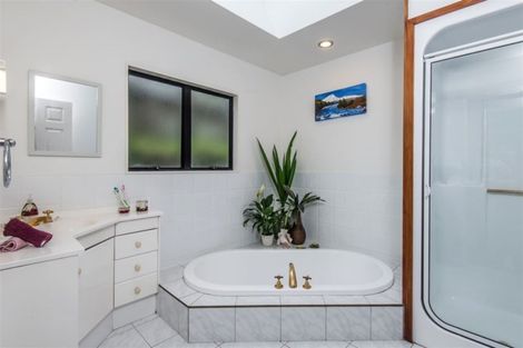 Photo of property in 6 Kamla Way, Khandallah, Wellington, 6035