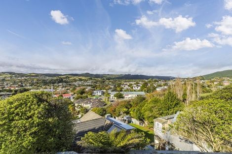 Photo of property in 15a Romney Square, Tawa, Wellington, 5028