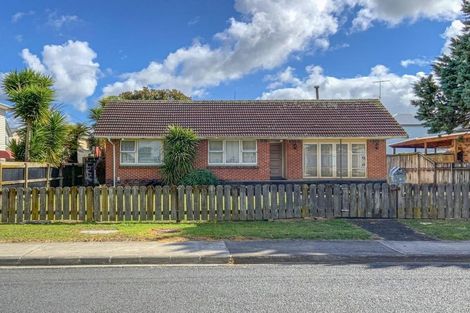 Photo of property in 22 Fernaig Street, Papakura, 2110