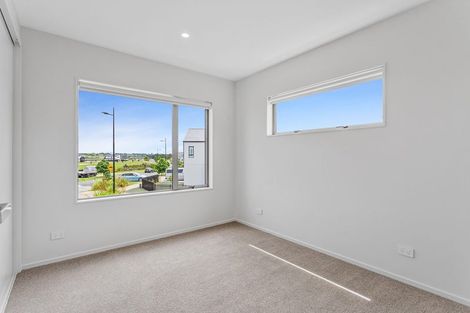 Photo of property in 39 Parkmore Drive, Rosehill, Papakura, 2113