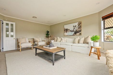 Photo of property in 13 Knightsbridge Place, Taradale, Napier, 4112