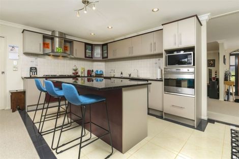 Photo of property in 33 Sapperton Drive, Henderson, Auckland, 0612