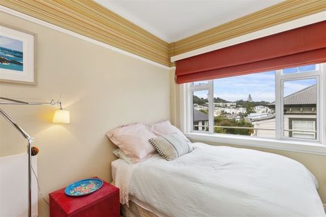 Photo of property in Owd Trafford Flats, 17 Brougham Street, Mount Victoria, Wellington, 6011