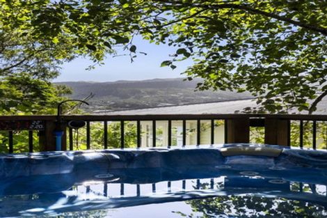 Photo of property in 39 Taylor Terrace, Tawa, Wellington, 5028