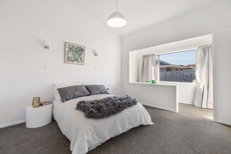 Photo of property in 1/35 Swanson Road, Henderson, Auckland, 0610