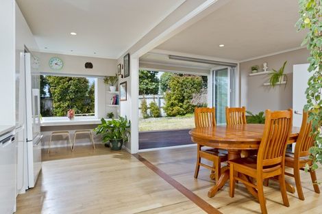 Photo of property in 20 Deep Creek Road, Torbay, Auckland, 0630