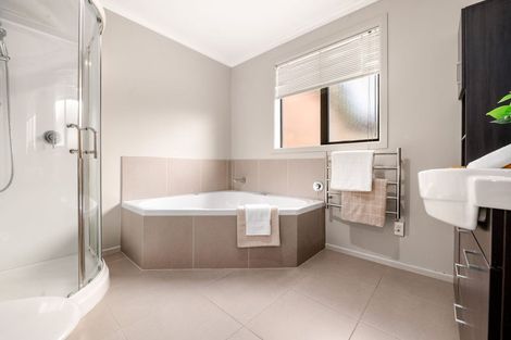 Photo of property in 102 Barrington Drive, Huntington, Hamilton, 3210