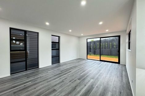 Photo of property in 9/90 Picasso Drive, West Harbour, Auckland, 0618