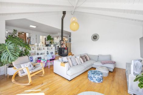 Photo of property in 1126 Whangaparaoa Road, Tindalls Beach, Whangaparaoa, 0930