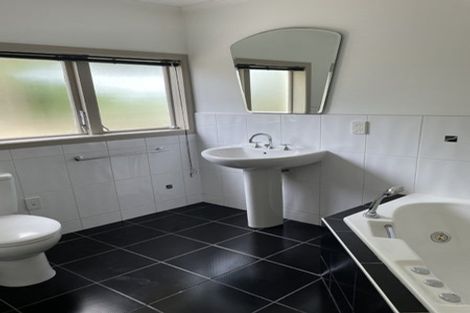 Photo of property in 2/20a Rawene Road, Birkenhead, Auckland, 0626