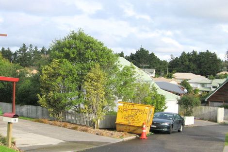 Photo of property in 17 Jay Court, Botany Downs, Auckland, 2010