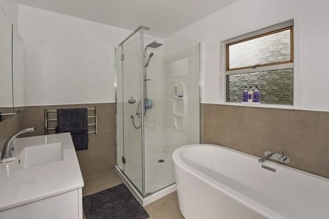 Photo of property in 2/240 Forrest Hill Road, Forrest Hill, Auckland, 0620