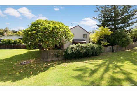 Photo of property in 2/24 Merton Avenue, Glenfield, Auckland, 0627