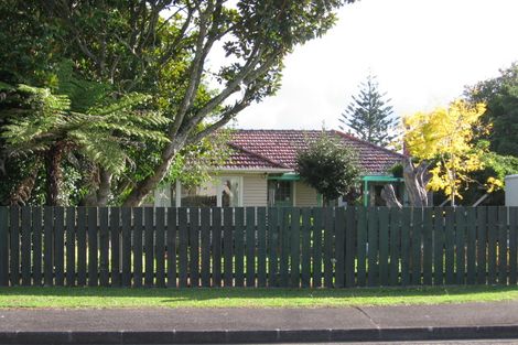 Photo of property in 6 Helga Crescent, Te Atatu Peninsula, Auckland, 0610