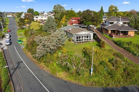 Photo of property in 1/1 Alison Avenue, Herald Island, Auckland, 0618