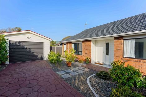 Photo of property in 23 Reeves Street, Waikanae Beach, Waikanae, 5036