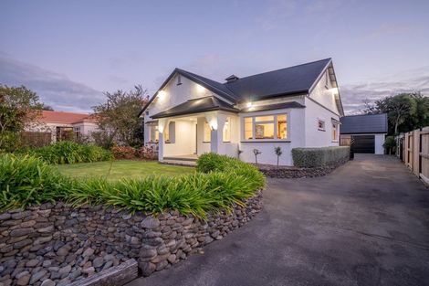 Photo of property in 12 Phoenix Avenue, Hokowhitu, Palmerston North, 4410