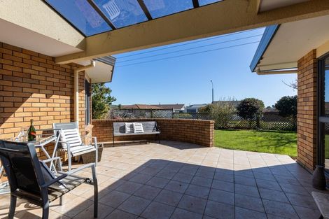 Photo of property in 5 Karina Road, Merrilands, New Plymouth, 4312