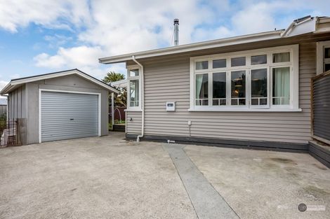 Photo of property in 1/125 Upper Fitzherbert Road, Wainuiomata, Lower Hutt, 5373