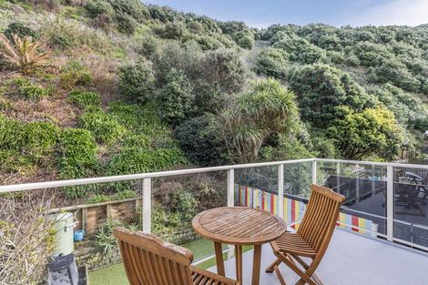 Photo of property in 2/420 Queens Drive, Lyall Bay, Wellington, 6022