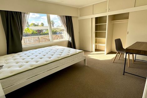 Photo of property in 2/1 Chevis Place, Pakuranga, Auckland, 2010