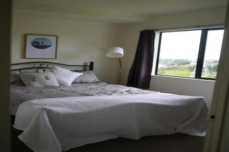 Photo of property in 14 Longview Rise, Massey, Auckland, 0614