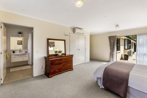 Photo of property in 4 Sunstone Crescent, Brown Owl, Upper Hutt, 5018