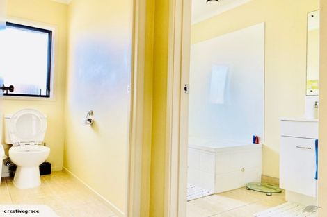 Photo of property in 35 Tussock Avenue, Mangere, Auckland, 2022