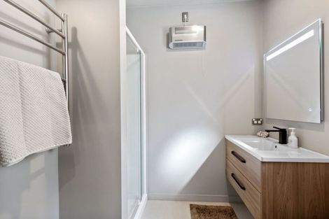 Photo of property in 20 Aberdeen Road, Campbells Bay, Auckland, 0620