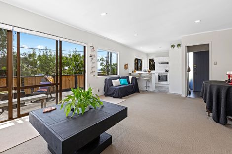 Photo of property in 13a Red Beach Road, Red Beach, 0932