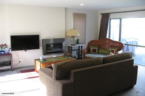 Photo of property in 58 Ngahue Drive, Stonefields, Auckland, 1072