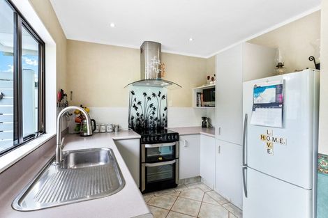 Photo of property in 42 Delaware Grove, Totara Park, Upper Hutt, 5018