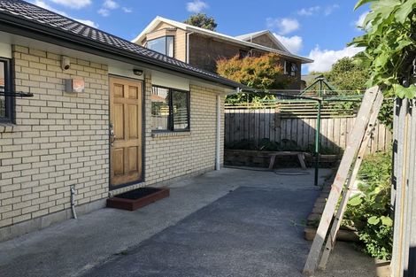 Photo of property in 16 Ewhurst Place, Goodwood Heights, Auckland, 2105