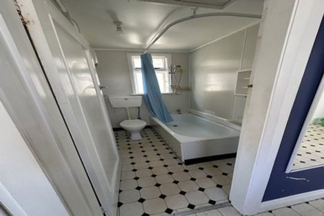 Photo of property in 75 Apu Crescent, Lyall Bay, Wellington, 6022