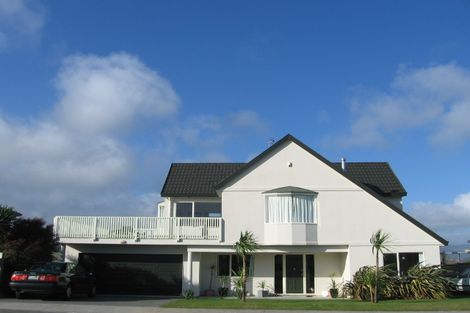 Photo of property in 18 Saint Ives Drive, Camborne, Porirua, 5026