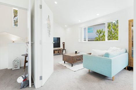 Photo of property in 2/19 Limmer Place, Browns Bay, Auckland, 0632