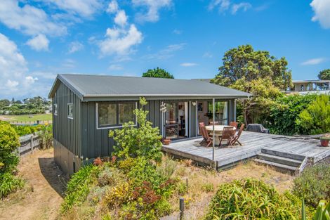 Photo of property in 38 Cordyline Road, Port Waikato, Tuakau, 2695
