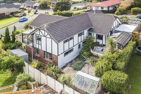 Photo of property in 32 Kinloch Place, Papakowhai, Porirua, 5024