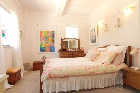 Photo of property in Inverleith House, 306 Oriental Parade, Oriental Bay, Wellington, 6011