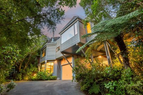 Photo of property in 17 Dillon Street, Lowry Bay, Lower Hutt, 5013