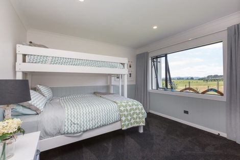 Photo of property in 71 Carrs Road, Urenui, 4377