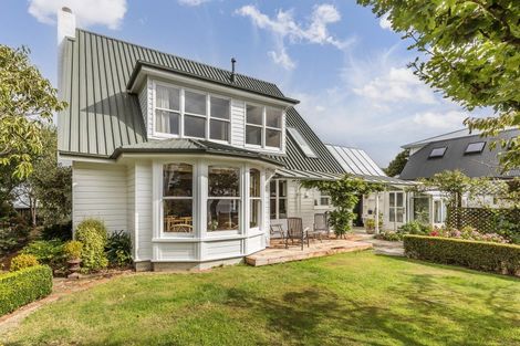 Photo of property in 51 Awa Road, Karaka Bays, Wellington, 6022