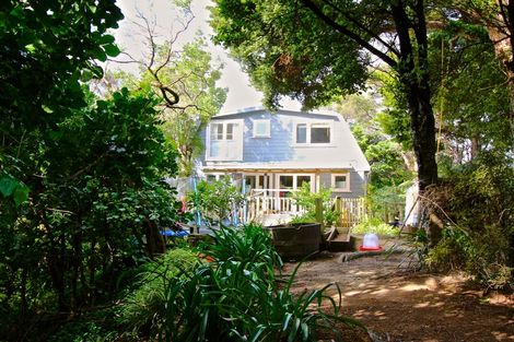 Photo of property in 89 Laingholm Drive, Laingholm, Auckland, 0604