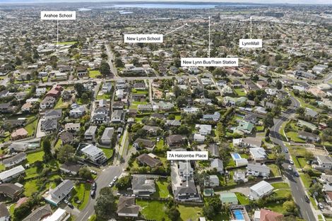 Photo of property in 7a Halcombe Place, Green Bay, Auckland, 0604