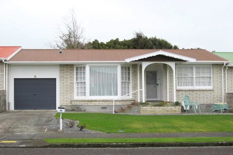 Photo of property in 32 Karaka Crescent, Levin, 5510