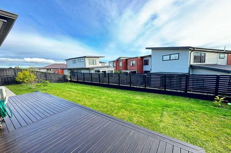 Photo of property in 8 Pakaraka Drive, Papakura, 2110